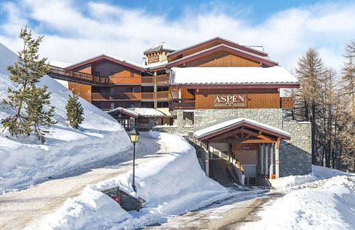 Plagne Soleil Apartment | Cosy apartment for 7 guests with WIFI, pool, TV, terrace, pets allowed and parking