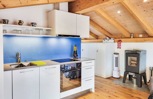 Porto Ronco Apartment | Cosy apartment for 4 people with WIFI, TV, balcony, pets allowed, panoramic view and parking