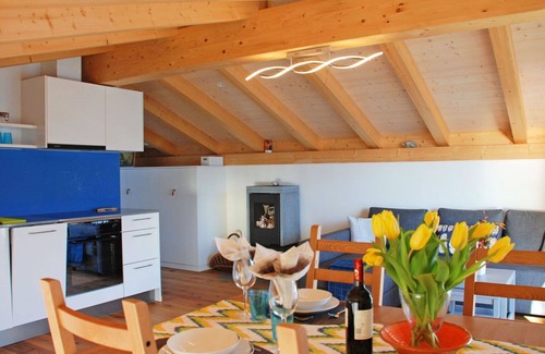 Porto Ronco Apartment | Cosy apartment for 4 people with WIFI, TV, balcony, pets allowed, panoramic view and parking