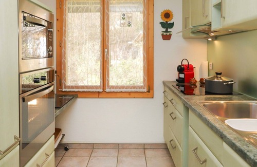 Zweisimmen Apartment | Cosy apartment for 6 guests with WIFI, TV, balcony, pets allowed, panoramic view and parking