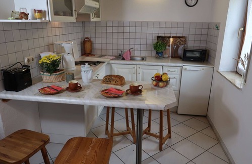 Wesenberg Apartment | Cosy apartment for 4 people with TV, pets allowed and parking