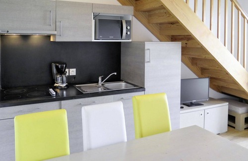 Biscarrosse Plage Apartment | Cosy apartment for 6 people with pool, hot tub, WIFI, TV, terrace, pets allowed and parking
