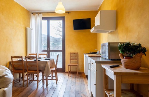 Cortemilia Apartment | Cosy apartment for 6 guests with pool, WIFI, TV, terrace, pets allowed and parking