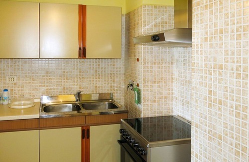 Cossombrato Apartment | Cosy apartment for 4 people with WIFI, pool, TV, patio, pets allowed and parking
