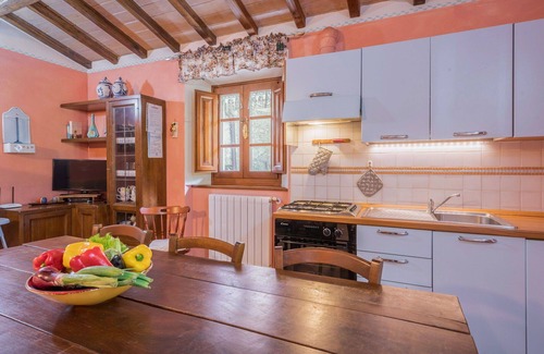Cutigliano Apartment | Cosy apartment for 6 people with WIFI, pool, TV, veranda, pets allowed and parking