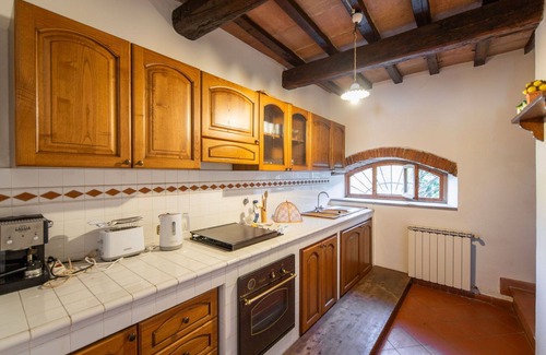 Montebonello Apartment | Cosy apartment for 8 guests with pool, WIFI, TV, pets allowed, panoramic view and parking