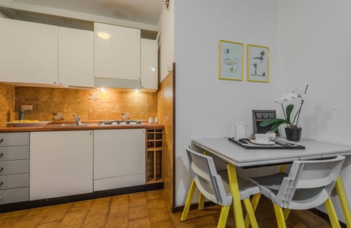 Ponte Arche Apartment | Cosy apartment for 2 people with TV, patio and pets allowed