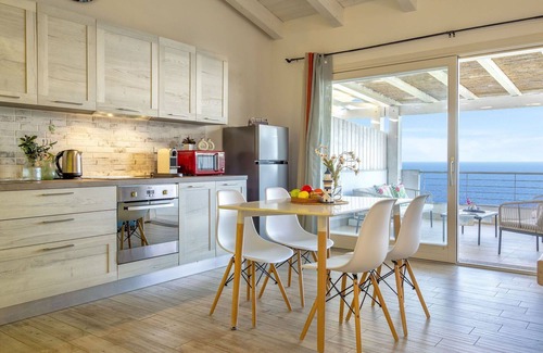 La Ciaccia Apartment | Cosy apartment for 4 people with A/C, TV, patio, pets allowed and parking
