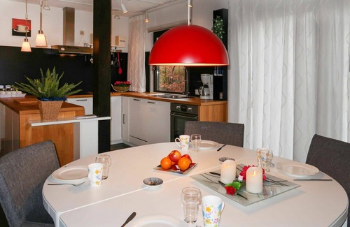 Frankenau House | Cosy apartment in villa for 4 people with WIFI, TV, terrace and pets allowed