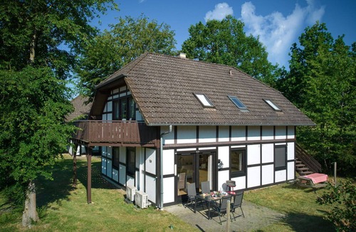 Frankenau House | Cosy apartment in villa for 4 people with WIFI, TV, terrace and pets allowed