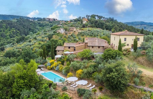 Moncioni Villa | Cosy apartment in villa for 2 guests with pool, WIFI, TV, pets allowed, panoramic view and parking