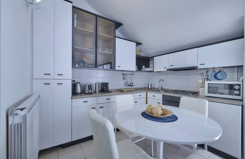Fiumelatte Apartment | "Cosy Apartment in Varenna" with Lake View, Balcony and Wi-Fi
