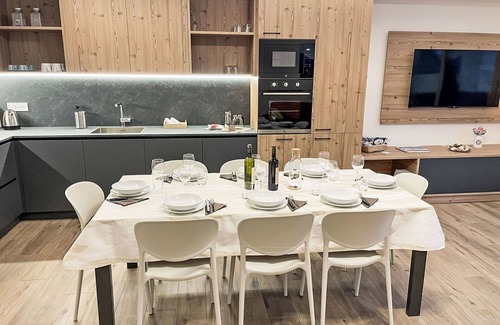 Bianzone House | Cosy apartment in villa for 8 guests with A/C, WIFI, TV, terrace, pets allowed and parking