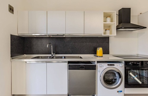 Dervio Villa | Cosy apartment in villa for 12 guests with WIFI, A/C, TV, patio, pets allowed and parking