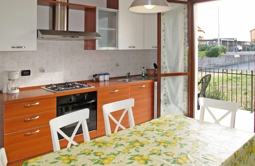 Cipressa Apartment | Cosy apartment for 6 guests with WIFI, TV, balcony and pets allowed