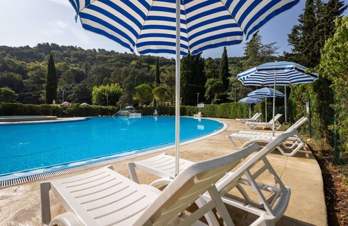 Strunjan Apartment | Cosy apartment with A/C, pool, WIFI, TV, terrace, pets allowed, panoramic view and parking