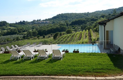 Capolona Apartment | Cosy apartment with WIFI, pool, TV, pets allowed, panoramic view and parking, close to Arezzo
