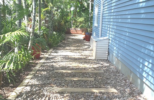 Wynnum Apartment | Cosy Bayside Studio - A Quiet Retreat
