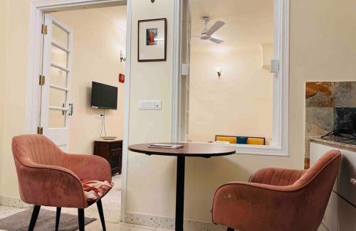 Hauz Khas Village Apartment | Cosy Box -Basement Apartment