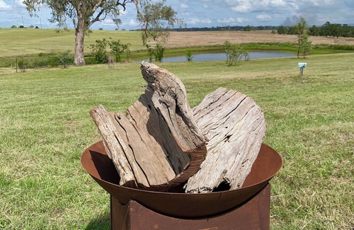 Moffatdale Cabin | Cosy cabin with private dam view - South Burnett