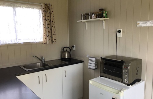 New Plymouth Cottage | Cosy Cabin with Unlimited Wi-fi