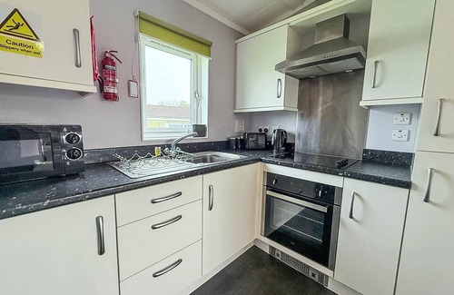 Oulton Broad Ski Chalet | Cosy chalet on a Beautiful holiday park in Lowestoft ref 12080B
