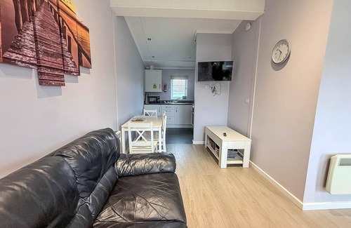 Oulton Broad Ski Chalet | Cosy chalet on a Beautiful holiday park in Lowestoft ref 12080B