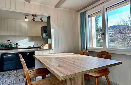 Rougemont Ski Chalet | Cosy chalet with garden
