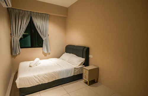 Taman Istana Apartment | Cosy City-View Suite in Town