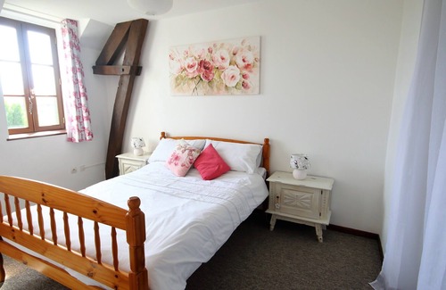 St Denis de Gastines Cottage | Cosy cottage with heated swimming pool and Wifi