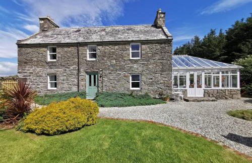 Monreith House | Cosy, Coastal Retreat with a Large Garden