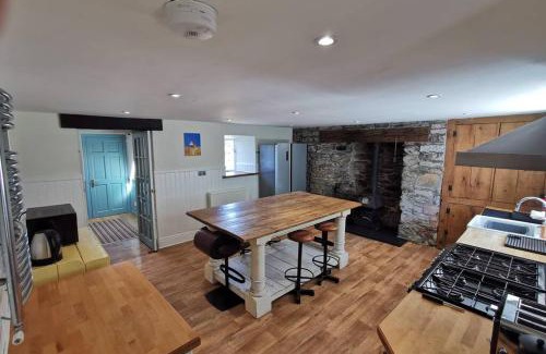 Monreith House | Cosy, Coastal Retreat with a Large Garden