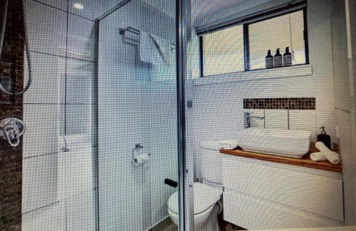 Birtinya Bed & Breakfast | Cosy coastal studio 900 m
