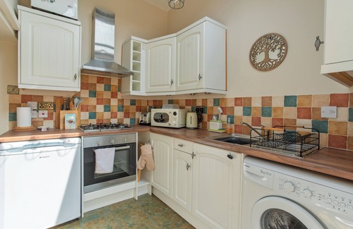 Malmesbury Cottage | Cosy cottage a short walk from coffee shop, cafes, shops, pubs and restaurants