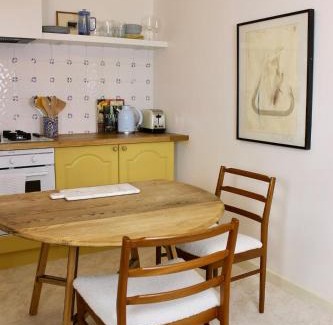 Weston-super-Mare Apartment | Cosy Cottage in Rural Lympsham