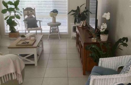 Booker Bay Villa | Cosy Cottage near the beach