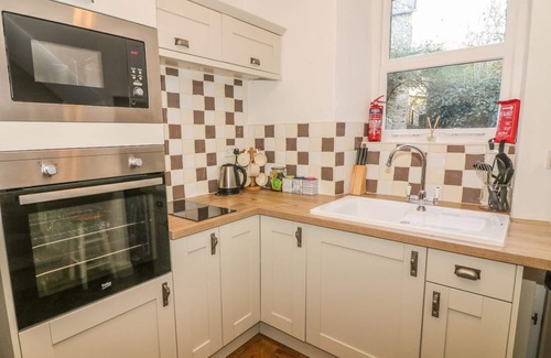 Kirkby Lonsdale Cottage | COSY COTTAGE, pet friendly in Kirkby Lonsdale