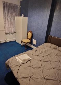Walkden House | Cosy Double Room in Monton Village - Eccles Manchester