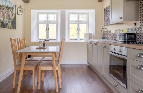 Graythwaite Cottage | Cosy Dove Cottage with Woodfired Hot tub