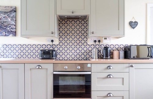 Graythwaite Cottage | Cosy Dove Cottage with Woodfired Hot tub
