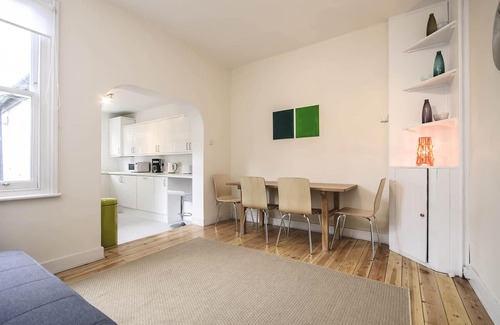 Walpole House | Cosy Edwardian House - Very Clean, Safe & Convenient