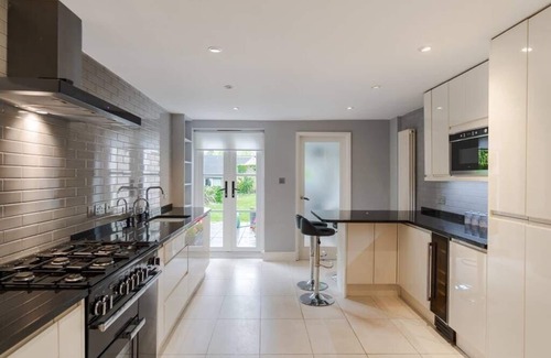 Old Windsor House | Cosy Family Home In Windsor, Close To Legoland