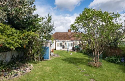 Manor House | Cosy Family Home in Ruislip