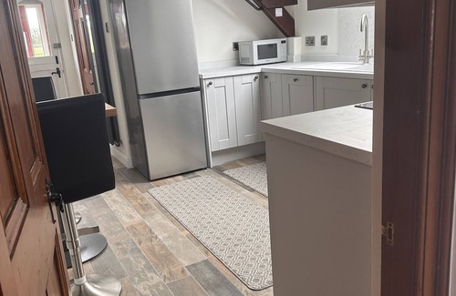 Rosliston Apartment | Cosy, fully refurbished, rural apartment In Heart of England with stunning views