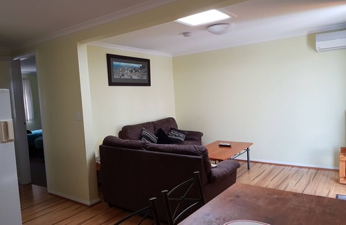 Jindabyne Apartment | Cosy, fully self-contained lakefront 2 bedroom apartment