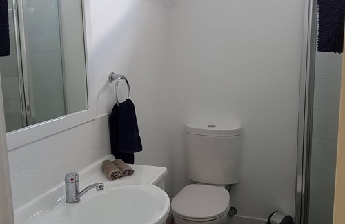 Jindabyne Apartment | Cosy, fully self-contained lakefront 2 bedroom apartment