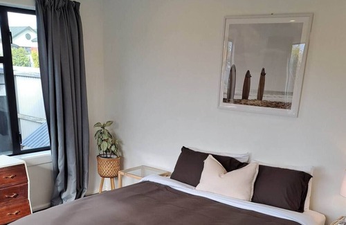 Christchurch House | Cosy, Functional and Friendly!