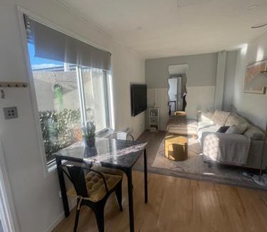 Geilston Bay House | Cosy Getaway for 2