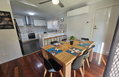 Strathpine House | Cosy home in the Northern suburbs