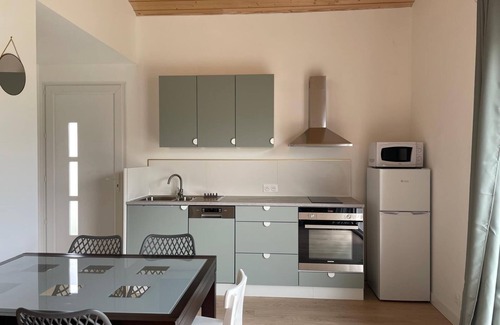 Le Porge House | Cosy house in the heart of Le Porge with garden, close to amenities.